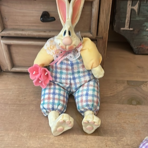 Russ Berrie “The Country Folks” 2 Bunnies 1990’s Resin Head Bean Bag Body Easter - Picture 2 of 10